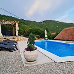 Kamena Kuca Goranci Mostar