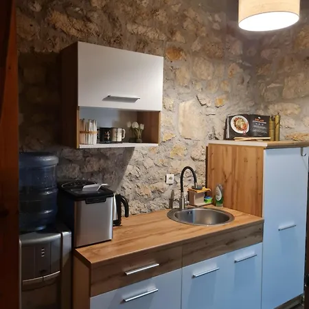 Kamena Kuca Goranci * Mostar