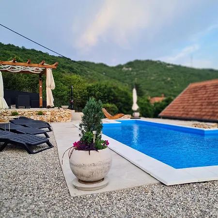 Kamena Kuca Goranci Mostar