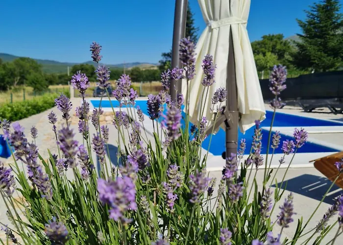 Сasa de vacaciones Kamena Kuca Goranci